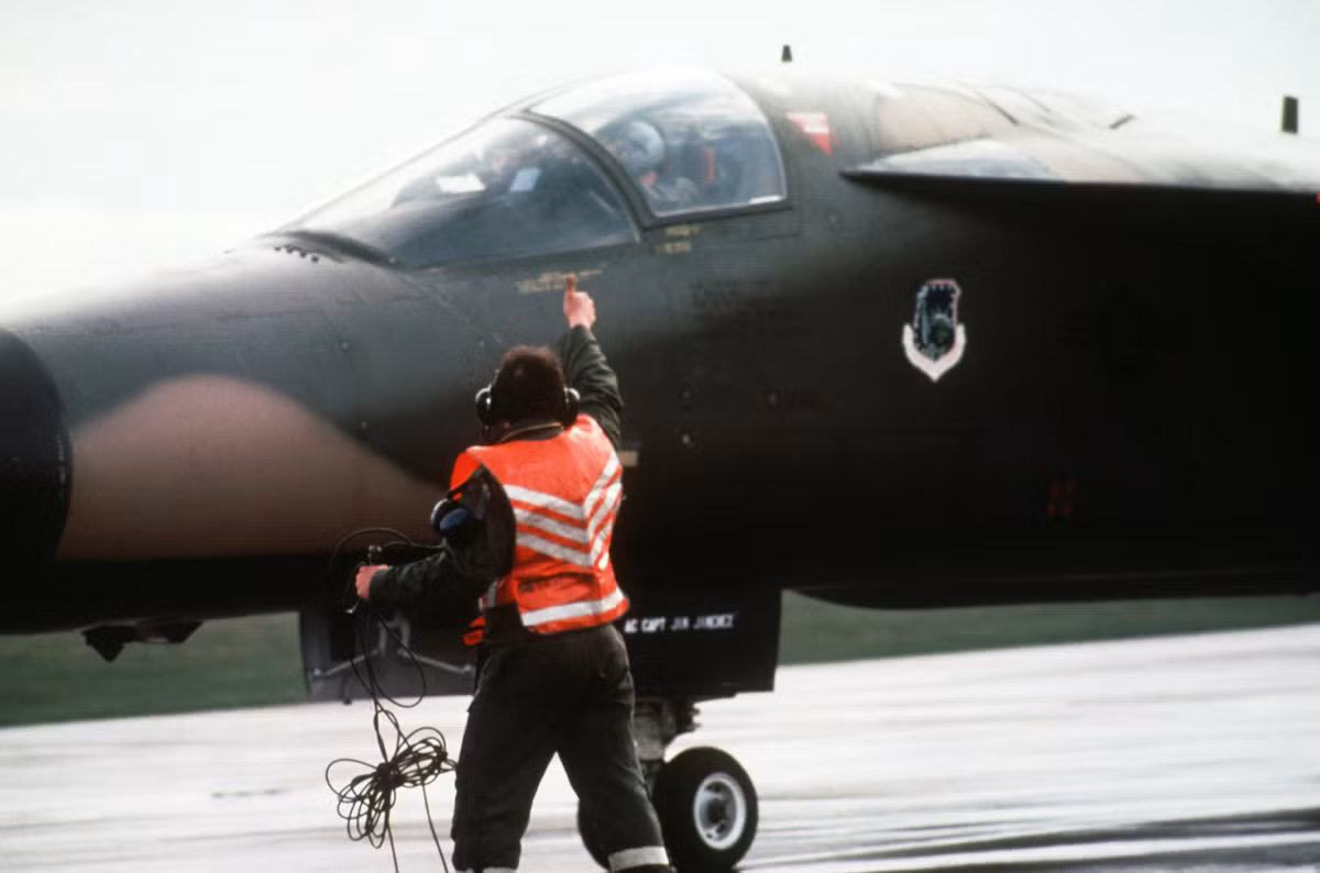 Cùng tham gia phi vụ Mỹ đánh bom Lybia còn có 15 chiến đấu cơ A-6, A-7 F/A-18 và EA-6B cất cánh từ các tàu sân bay USS Saratoga, USS America và USS Coral Sea. Mục tiêu được ưu tiên hàng đầu của các chiến đấu cơ này đó là tấn công tổng lực, gây thiệt hại lớn nhất có thể vào các khu công nghiệp, nhà máy và các công trình công cộng mang tính biểu tượng của Lybia. Nguồn ảnh: Warbird.