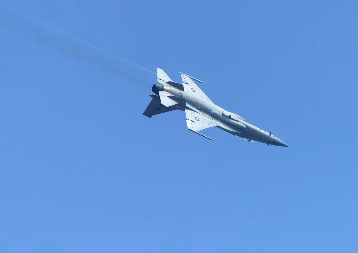 JF-17 được chính thức giới thiệu từ ngày 13/3/2007. Chiếc chiến đấu cơ này có giá thành rất phải chăng, chỉ khoảng 15 tới 20 triệu USD mỗi chiếc. Nguồn ảnh: JF.