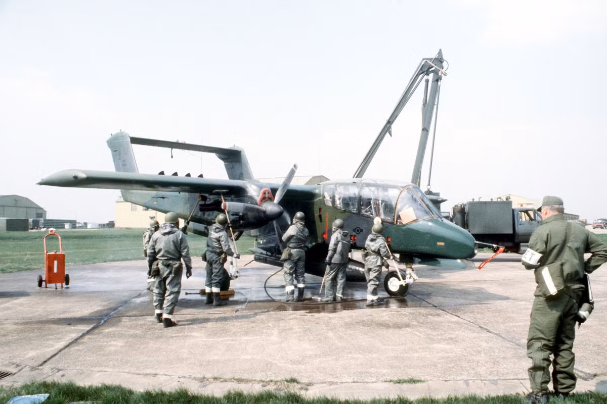 Điểm mạnh của chiếc OV-10 đó là nó có độ chịu lực rất lớn. Mặc dù là một máy bay cánh quạt nhưng kết cấu đặc biệt của nó cho phép nó chịu lực từ +8g tới -3g, điều này giúp OV-10 có khả năng cơ động cực tốt trên không ngay cả khi đang di chuyển với tốc độ tối đa. Nguồn ảnh: Cyber.