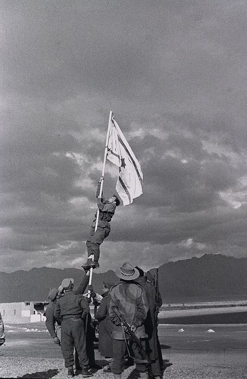 Diễn ra vào tháng 5/1948, và kéo dài trong khoảng 10 tháng, cuộc chiến tranh Ả Rập-Israel năm 1948 là lần đầu tiên những người Israel "so găng" với liên Minh Ả Rập ngay sau khi tuyên bố lập quốc của Israel còn chưa ráo mực. Trong một cuộc chiến hoàn toàn không cân sức. Nguồn ảnh: Common.