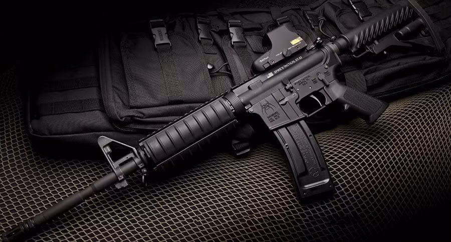 Giống với các khẩu súng trường khác trong họ AR-15, M4 Carbine sử dụng cỡ đạn chuẩn NATO 5,56 x 45 mm. Hộp tiếp đạn tiêu chuẩn của khẩu M4A1 là 30 viên và có thể tùy chọn nhiều loại ống ngắm khác nhau. Nguồn ảnh: Wide.