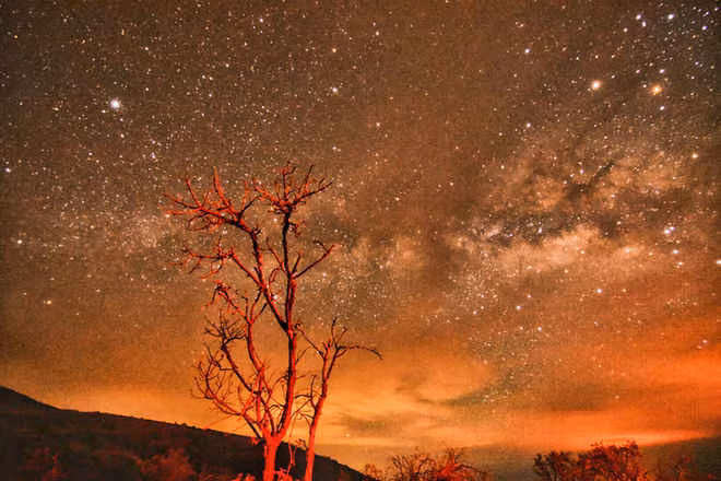 Anh cuc hiem thien ha Milky Way chim trong bien lua