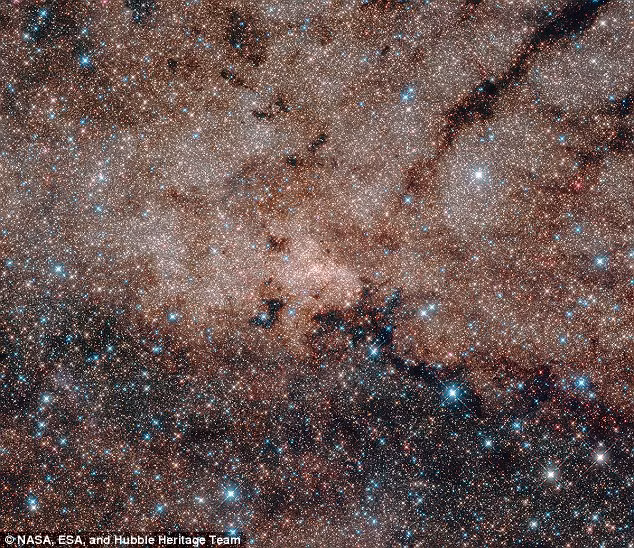 Phat hien nhom ngoi sao co o trung tam thien ha Milky Way
