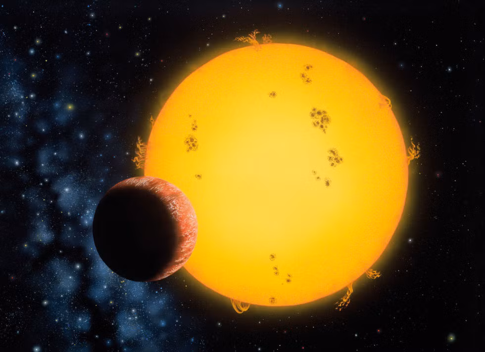 3. Hành tinh 51 Pegasi b. 51 Pegasi b không phải là hành tinh đầu tiên được phát hiện. Nó có kích thước khổng lồ, lớn gấp 150 lần Trái đất và được cấu tạo chủ yếu từ Hydro và Heli. 51 Pegasi B vô cùng nóng, nhiệt độ đo được tại hành tinh này lên tới 1.000 độ C. Nguồn: popularmechanics