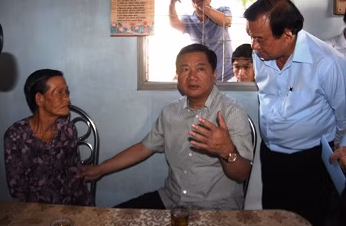 Ngay lam viec thu 4 sau khi nham chuc cua ong Dinh La Thang-Hinh-2