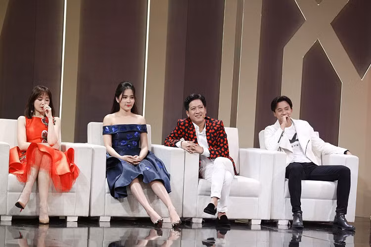Hình ảnh Nam Em bên Trường Giang, Hari Won, Ngô Kiến Huy. Ảnh: HTV