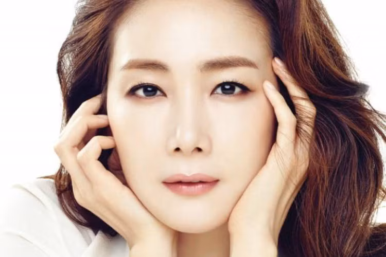 Theo công ty chủ quản, Choi Ji Woo kết hôn sau gần 1 năm hẹn hò.