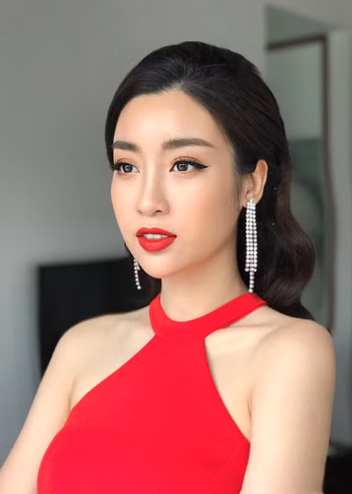 Hoa hậu Đỗ Mỹ Linh đẹp không tỳ vết.
