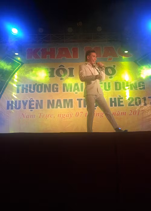 Giọng ca gốc Thanh Hóa còn là gương mặt khá quen thuộc tại các hội chợ ở miền Bắc.