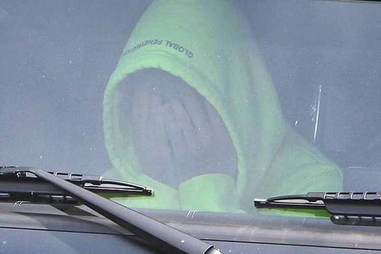 Hình ảnh Justin Bieber ôm mặt rầu rĩ sau tin đồn chia tay Selena Gomez đang gây chú ý. Ảnh: Dailymail