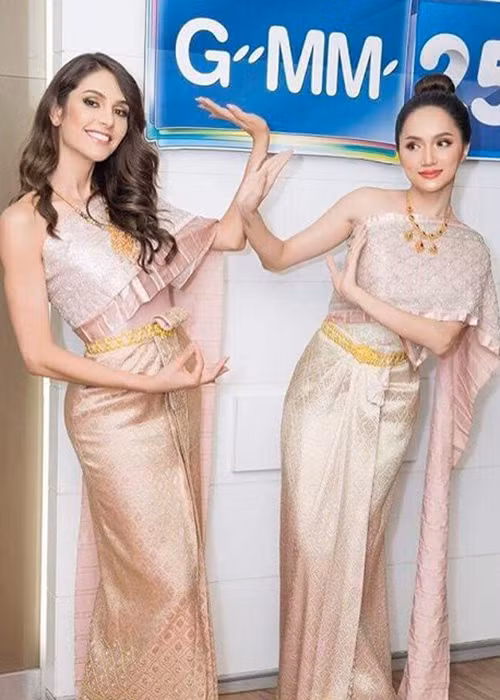 Hương Giang Idol luôn tỏ ra thân thiện với các thí sinh của cuộc thi. Ảnh: FBNV
