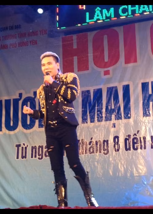 Châu Việt Cường sinh năm 1984, từng theo học tại trường Cao đẳng Nghệ thuật Hà Nội.