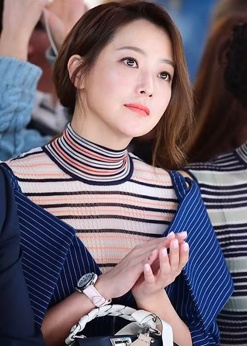 Sở hữu vẻ đẹp không tuổi, Kim Hee Sun luôn trở thành tâm điểm chú ý mỗi khi xuất hiện. Ảnh: Instagram