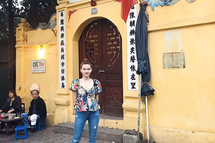 Sao Việt Thu Thủy thèm các món ngon của Hà Nội: “Ôi thèm caramel, sữa chua nếp cẩm, phở chiên, cháo trai, bún chả,... Trời ơi làm sao giảm cân đây”.