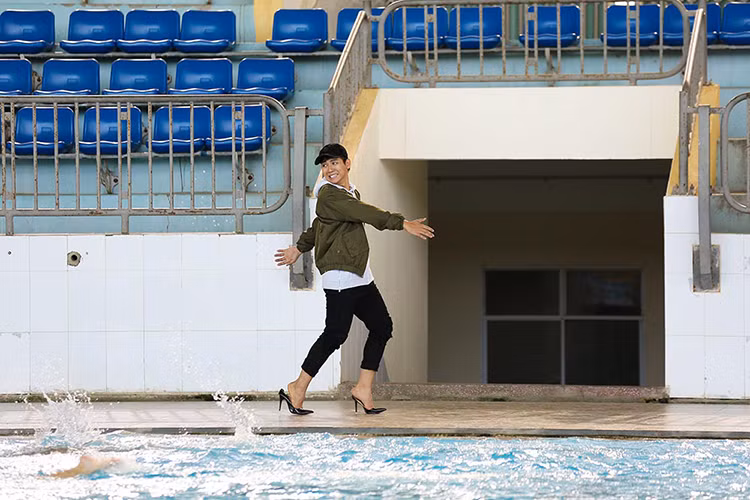 Riêng với hình tượng Khôi đóng giả cô dâu, Diệu Hiền đóng giả chú rể, cô cho biết đây là một đoạn diễn thú vị mà đoàn phim muốn dành tặng cho khán giả.