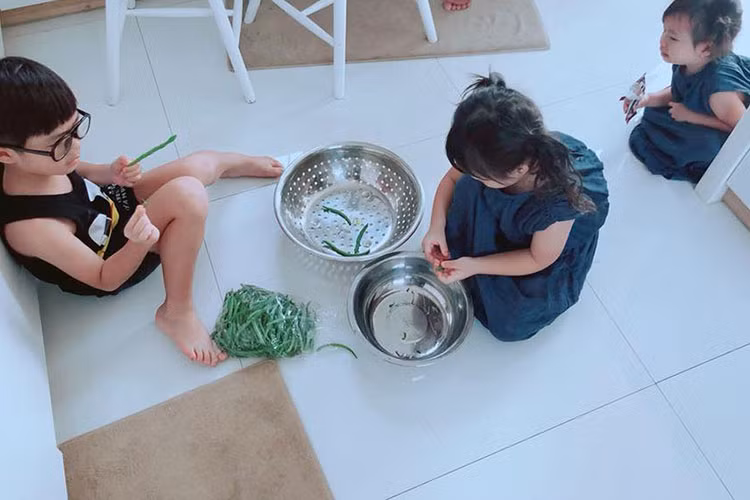 3 nhóc tì nhà Lý Hải phụ giúp bố mẹ việc nhà là một trong những tin tức sao Việt trong ngày 17/3.
