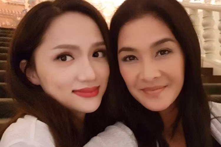 Mới đây, Hương Giang Idol khoe loạt ảnh thân thiết bên Lukkade Metinee. Ảnh: FBNV