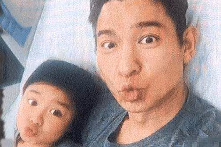 Bé Hannah sở hữu gương mặt đáng yêu, có nhiều nét giống bố, đặc biệt ở đôi mắt. Ảnh: Sohu