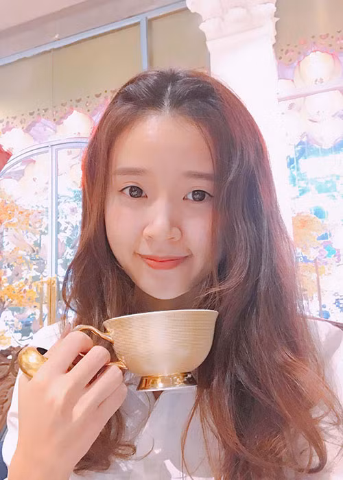 Kinh doanh khá mát tay, Midu tậu xe sang, mua nhà và sắm cho bản thân những món đồ hàng hiệu yêu thích.