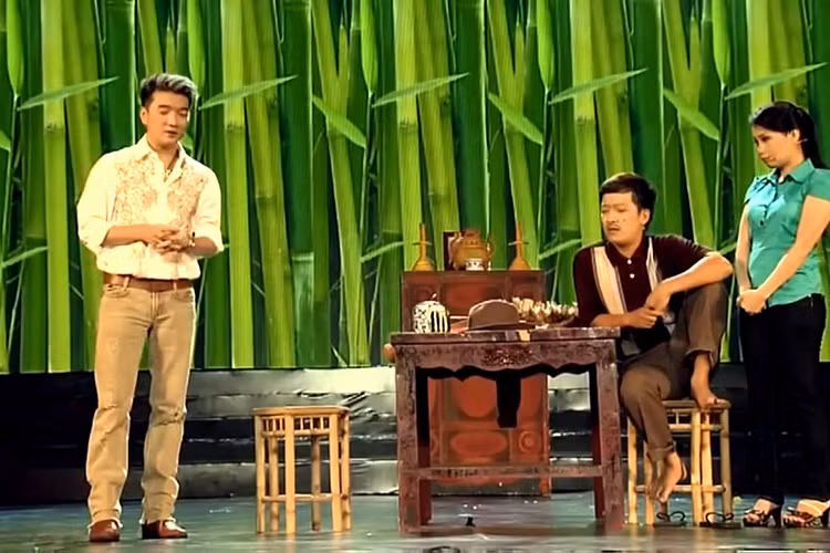 Vai Mười Khó trong tiểu phẩm “Khó” của Trường Giang gây ấn tượng với khán giả và giúp tên tuổi của anh vụt sáng. Ảnh: Youtube