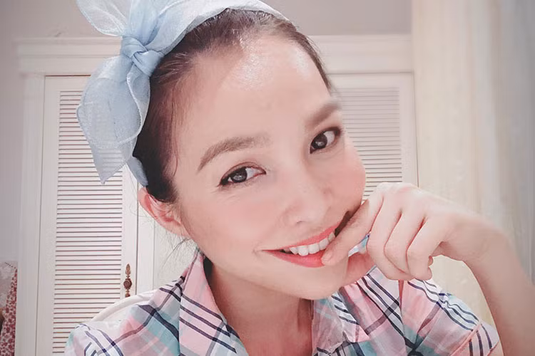 Bà mẹ một con Hiền Thục khoe mặt mộc không tỳ vết.