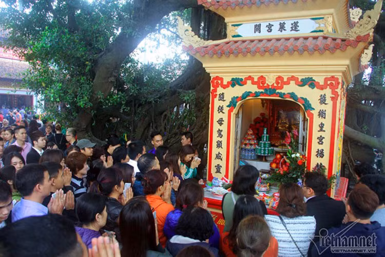 Rằm tháng Giêng - Tết Nguyên tiêu còn được gọi là Tết muộn. Trong dịp này người dân thường đến đền, chùa để lễ, dâng sao giải hạn, cầu mong bình an, sức khỏe, hạnh phúc và làm ăn phát đạt trong năm mới. Rằm tháng Giêng - Tết Nguyên tiêu còn được gọi là Tết muộn. Trong dịp này người dân thường đến đền, chùa để lễ, dâng sao giải hạn, cầu mong bình an, sức khỏe, hạnh phúc và làm ăn phát đạt trong năm mới.