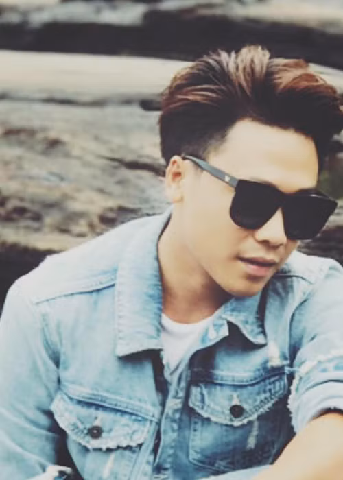 Nửa kia của Hòa Minzy được biết đến là con của một đại gia ở Long An. Ảnh: FBNV