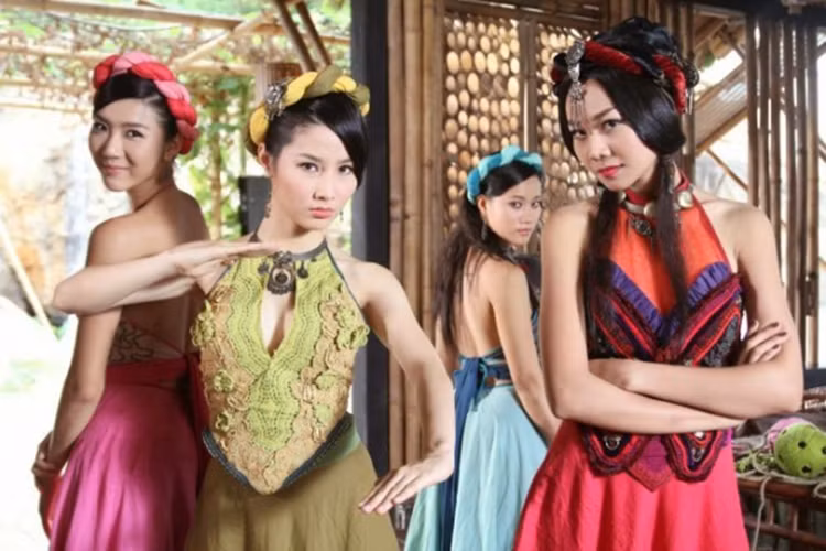 Ra mắt vào năm 2013, “Mỹ nhân kế” có doanh thu kỷ lục khoảng 70 tỷ. Phim cũng được thực hiện bởi Nguyễn Quang Dũng. Ảnh: Saostar