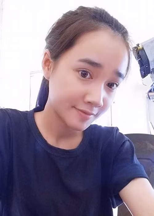 Nhã Phương - bạn gái của Trường Giang cũng sở hữu gương mặt mộc xinh đẹp.