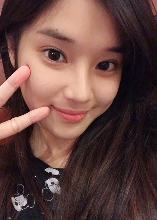 Không son phấn, Hoàng Yến Chibi vẫn tươi tắn. Cô vốn sở hữu nước da trắng mịn, không tỳ vết.