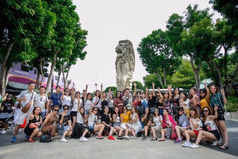 Cường Anh chi lớn cho hàng trăm đại lý cao cấp du lịch Singapore - Hình 2 Cuong Anh chi lon cho hang tram dai ly cao cap du lich Singapore-Hinh-2