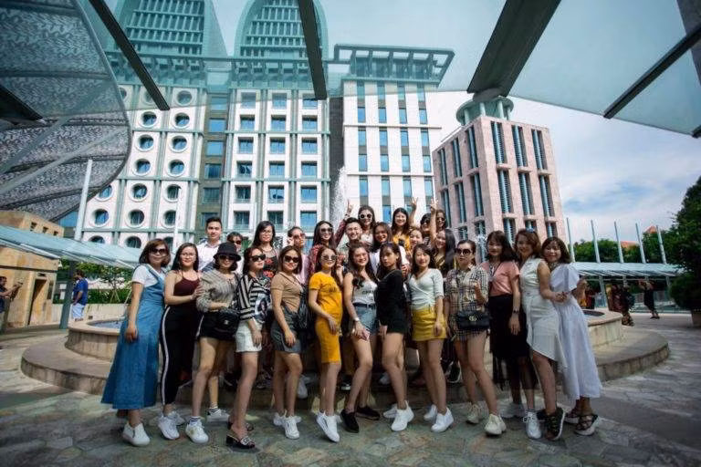 Cường Anh chi lớn cho hàng trăm đại lý cao cấp du lịch Singapore - Hình 6 Cuong Anh chi lon cho hang tram dai ly cao cap du lich Singapore-Hinh-6