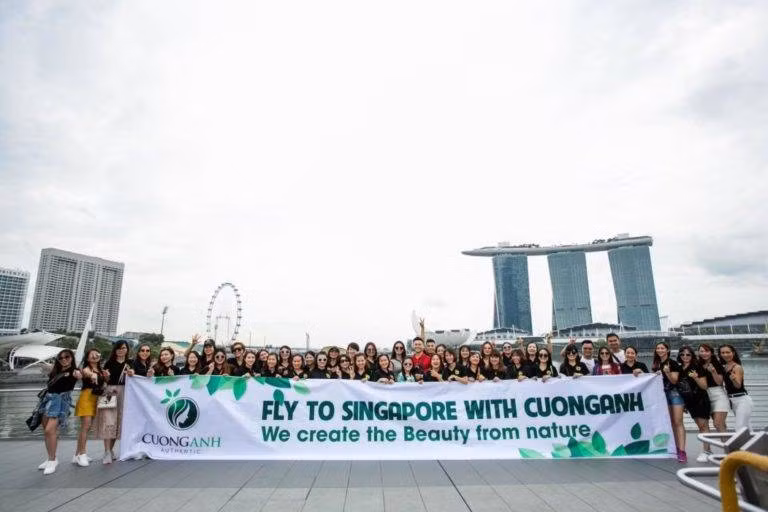 Cường Anh chi lớn cho hàng trăm đại lý cao cấp du lịch Singapore Cuong Anh chi lon cho hang tram dai ly cao cap du lich Singapore