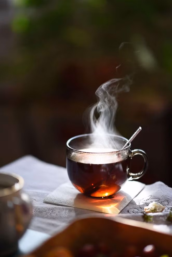 Trà nóng hoạt động như một chất thông mũi tự nhiên, giúp làm sạch các chất nhầy trong xoang mũi. Ảnh: abcnews.