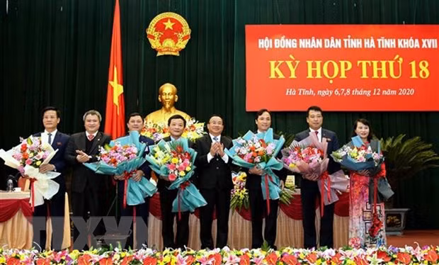 Ong Hoang Trung Dung giu chuc Chu tich Hoi dong Nhan dan tinh Ha Tinh