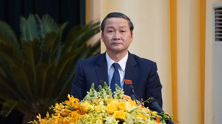 Ông Đỗ Minh Tuấn - Phó Bí thư Tỉnh ủy Thanh Hóa khóa XIX (nhiệm kỳ 2020-2025) được bầu giữ chức Chủ tịch UBND tỉnh Thanh Hóa nhiệm kỳ 2016-2021. Ông Tuấn, quê quán: Xã Thiệu Phúc, huyện Thiệu Hóa, tỉnh Thanh Hóa. Trình độ học vấn: Tiến sĩ Kinh tế. Lý luận chính trị: Cử nhân.