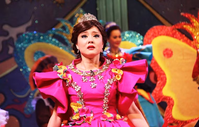 "Nàng công chúa đi lạc" nghệ sĩ Mỹ Duyên đẹp lộng lẫy như nhân vật có thật bước ra từ truyện cổ tích khiến bao trái tim trẻ nhỏ thổn thức...