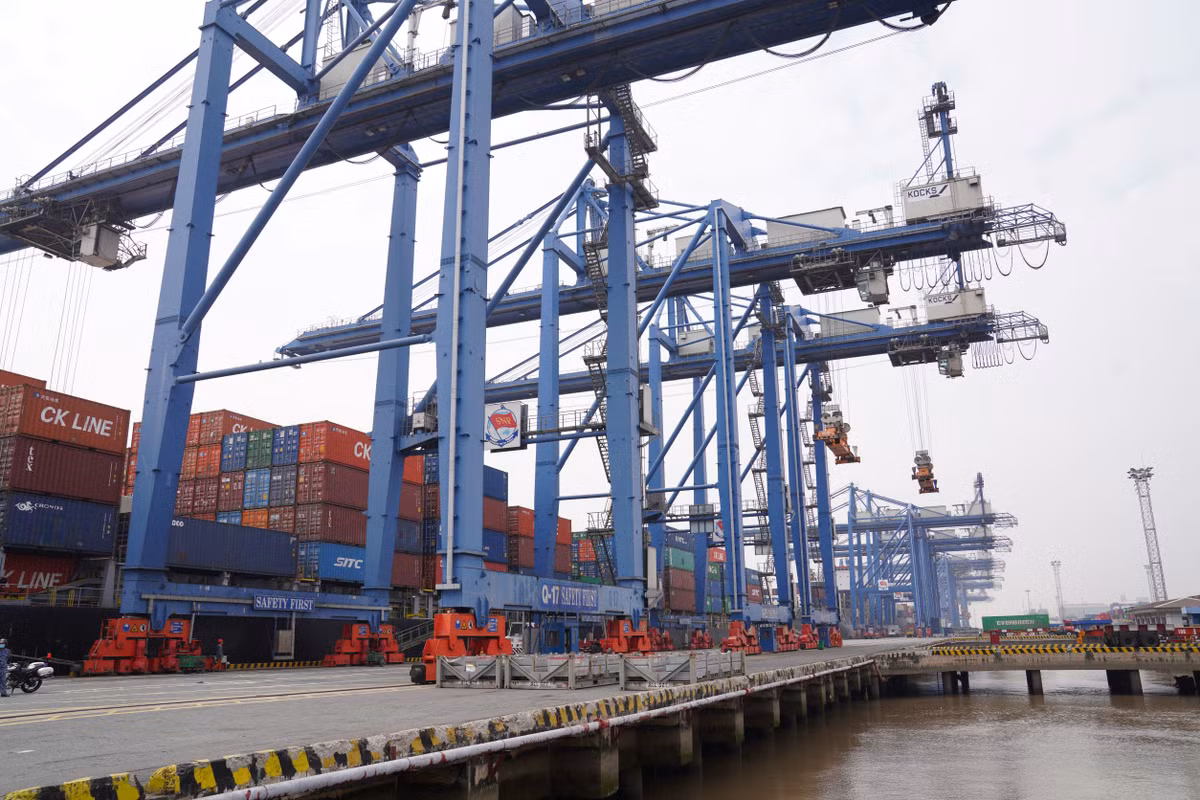 Hoa Ky ho tro giam un tac tai Cat Lai, cang container nhon nhip nhat Viet Nam-Hinh-2
