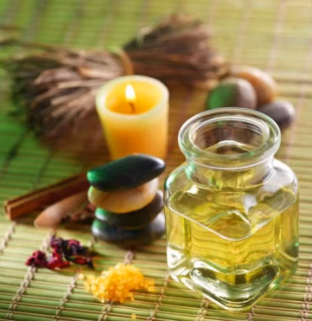 Sả cũng chứa nhiều kali, có tác dụng điều chỉnh nhịp tim, chuyển oxy lên não, cân bằng lượng nước trong cơ thể, làm gia tăng sự lưu thông máu, ổn định huyết áp và giảm nguy cơ đứt hoặc tắt nghẽn mạch máu não.