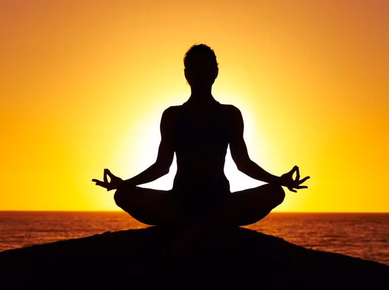 Nhờ luyện tập Yoga, nó sẽ giúp đưa khí huyết lưu thông khắp cơ thể người bênh. Đặc biệt là những vùng đang bị tổn thương, những vùng ung thư... khi huyết này giúp nuôi dưỡng các tế bào và tạo ra sức đề kháng tự nhiên giúp phục hồi bệnh từ bên trong.