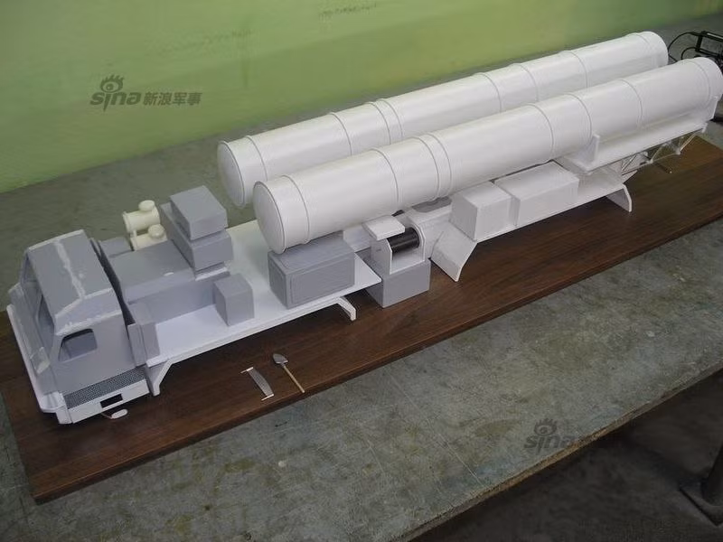 Với tính năng “khủng” như vậy, có lẽ không lạ khi S-500 sẽ được trang bị các loại đạn tên lửa cực lớn. Vì thế khung bệ phóng tự hành sẽ chỉ có thể lắp 2 thay vì 4 viên.