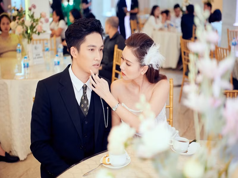 Hương Giang và bạn trai tình tứ khi dự sự kiện. Ảnh: FB Hương Giang