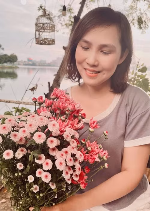 Vợ chồng Anh Thơ có hai con chung, đủ nếp đủ tẻ. “Một cháu học lớp 11, còn con bé năm nay lên lớp 10”, cô Hoan của "11 tháng 5 ngày" chia sẻ. Ảnh: FBNV