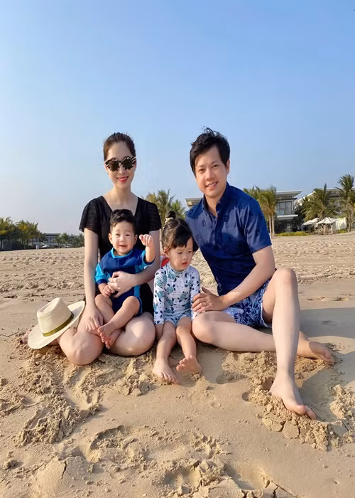 Tổ ấm của Đặng Thu Thảo và Trung Tín hiện tại rất viên mãn. Cả hai có hai con chung, đủ nếp đủ tẻ. Ảnh: FB Thu Thảo