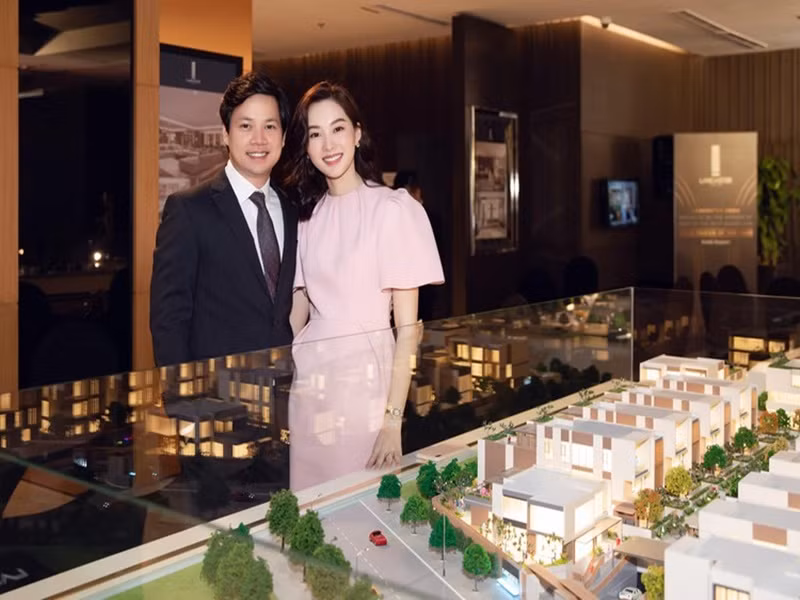 Gần đây, Trung Tín gửi lời cảm ơn đến Thu Thảo vì cảm thông cho anh làm việc đến 70 tiếng một tuần. Ảnh: FB Thu Thảo