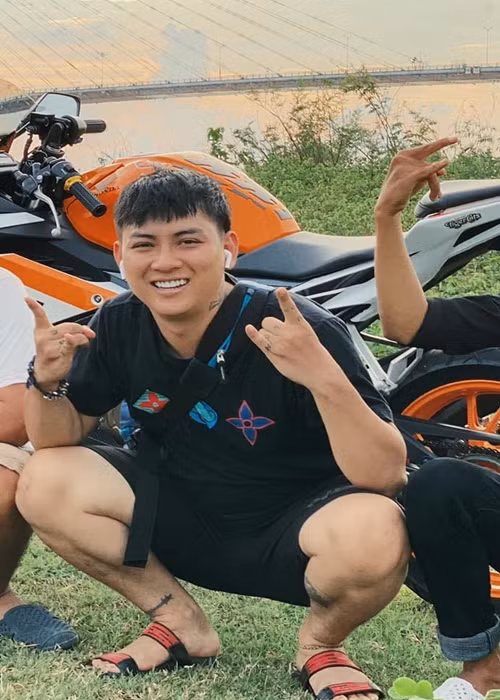 Phát hoảng vẻ ngoài xuống sắc, béo ú của Hoài Lâm ở tuổi 26 Phat hoang ve ngoai xuong sac, beo u cua Hoai Lam o tuoi 26