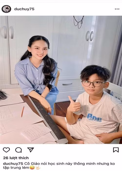Tin đồn tình cảm giữa Mai Phương và Đức Huy rộ lên khi Đức Huy đăng tải hình ảnh Mai Phương dạy con trai của anh tại nhà riêng. Ảnh: Vietnamnet