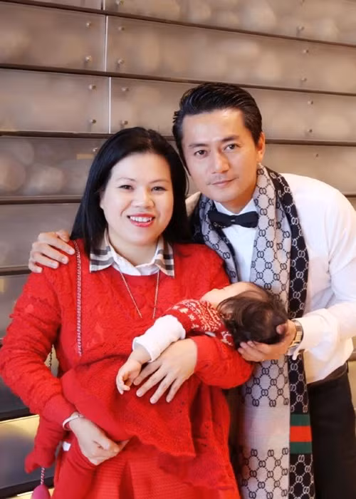 Nam diễn viên phim “Gió nghịch mùa” rất cưng chiều các con. Ảnh: FB Trương Minh Cường