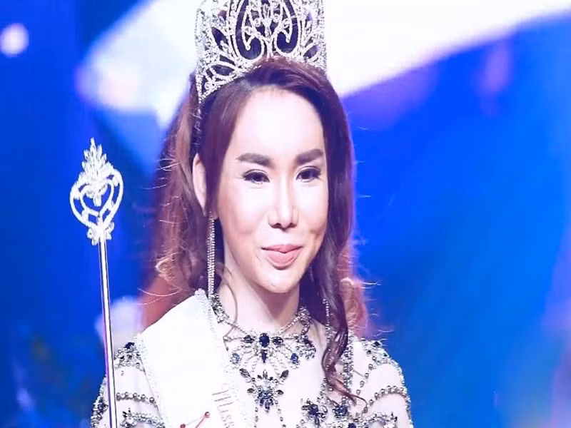 Nhan sắc của Lã Kỳ Anh lên xuống thất thường. Khi đăng quang, chân dài lộ gương mặt cứng đờ, thiếu tự nhiên. Ảnh: Yan