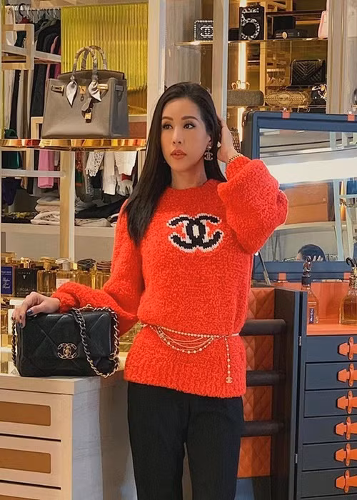 Tủ đồ hàng hiệu của Thu Hoài không khác gì một cửa hàng thời trang cao cấp. Ảnh: Dân Việt